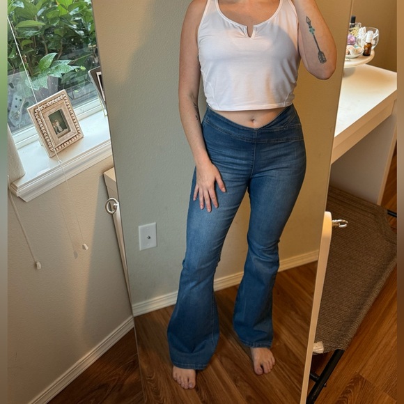 Fashion Nova Flare Jeans - Picture 5 of 5
